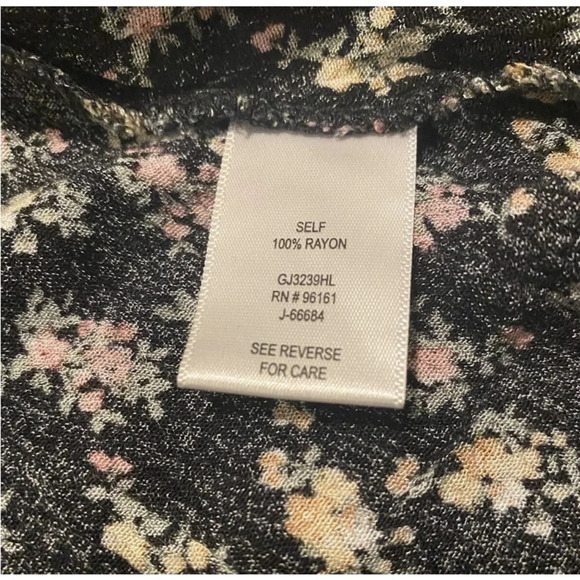 Gypsies & Moondust Black Floral Back Cutout Woven Blouse Junior's Size Small - Picture 7 of 8